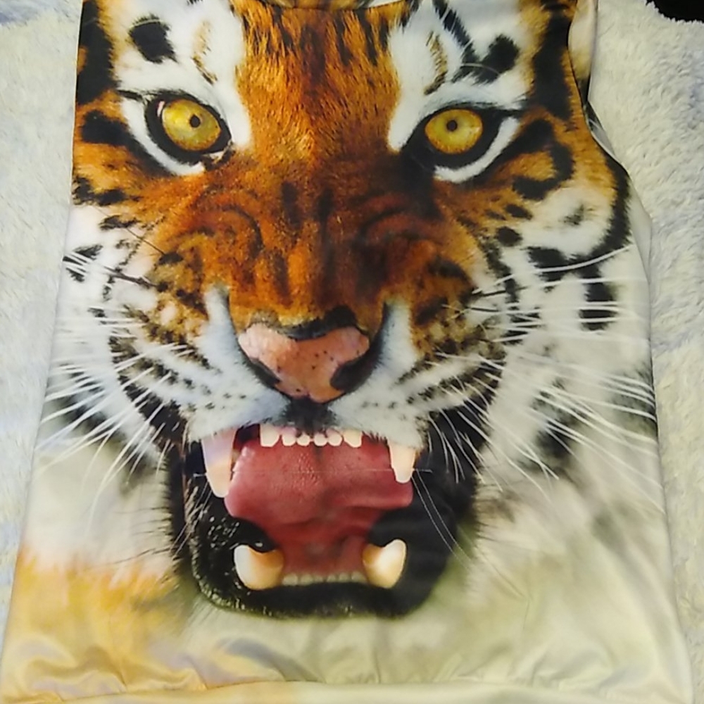 new condition L/XL tiger photo print hoodie